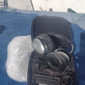 Able Planet  NC1 00 Black and Silver Wireless Headphones with Case& Accessories